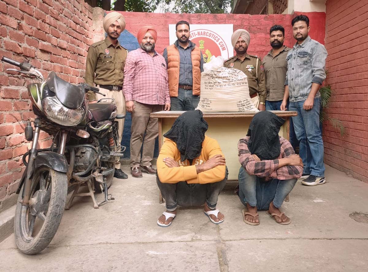 2 persons arrested along with 22 kg of poppy seeds